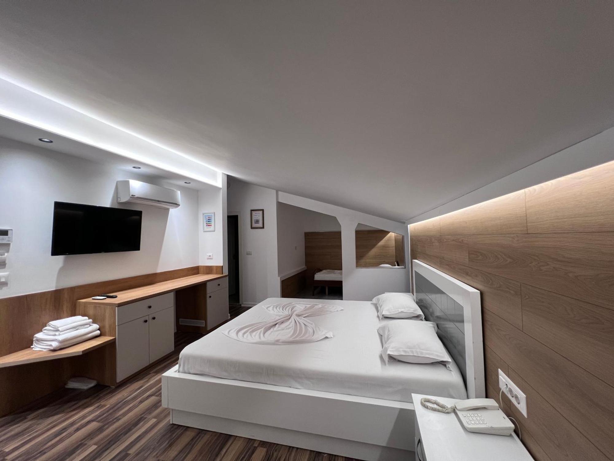 Hotel Colis Kamez Екстер'єр фото