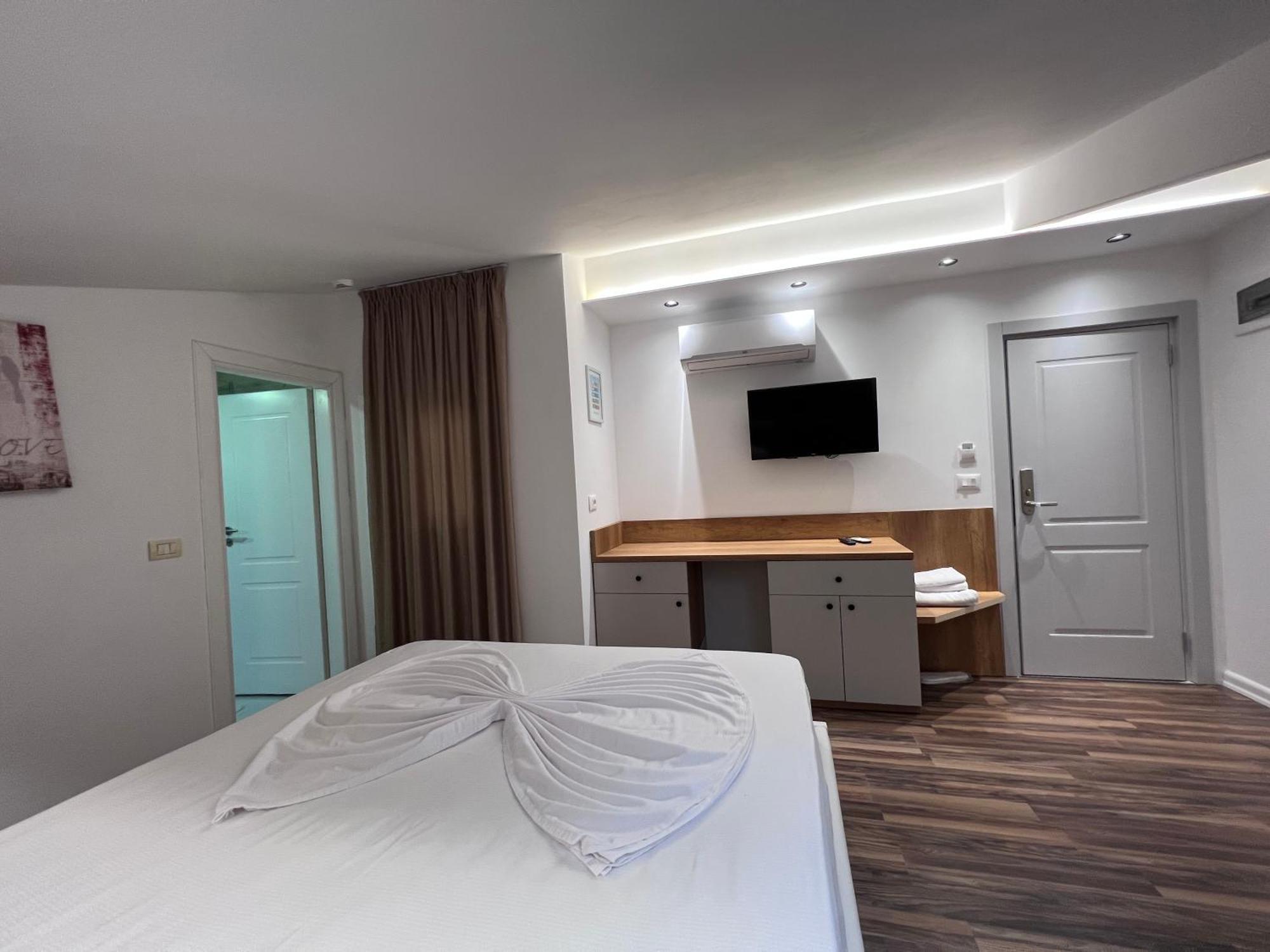 Hotel Colis Kamez Екстер'єр фото
