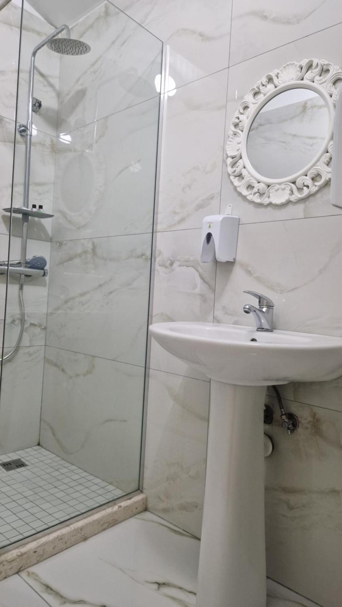 Hotel Colis Kamez Екстер'єр фото