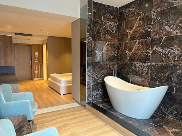 Hotel Colis Kamez Екстер'єр фото